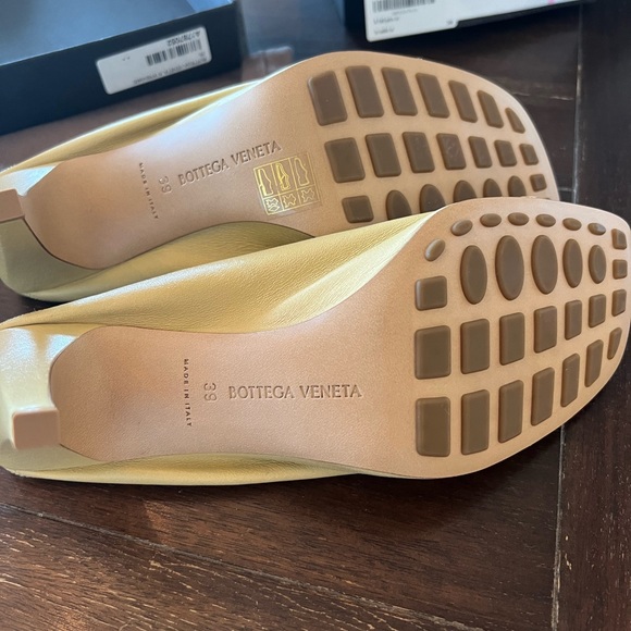 Bottega Veneta women’s size 39 never worn new in box with dust bag - Picture 4 of 11